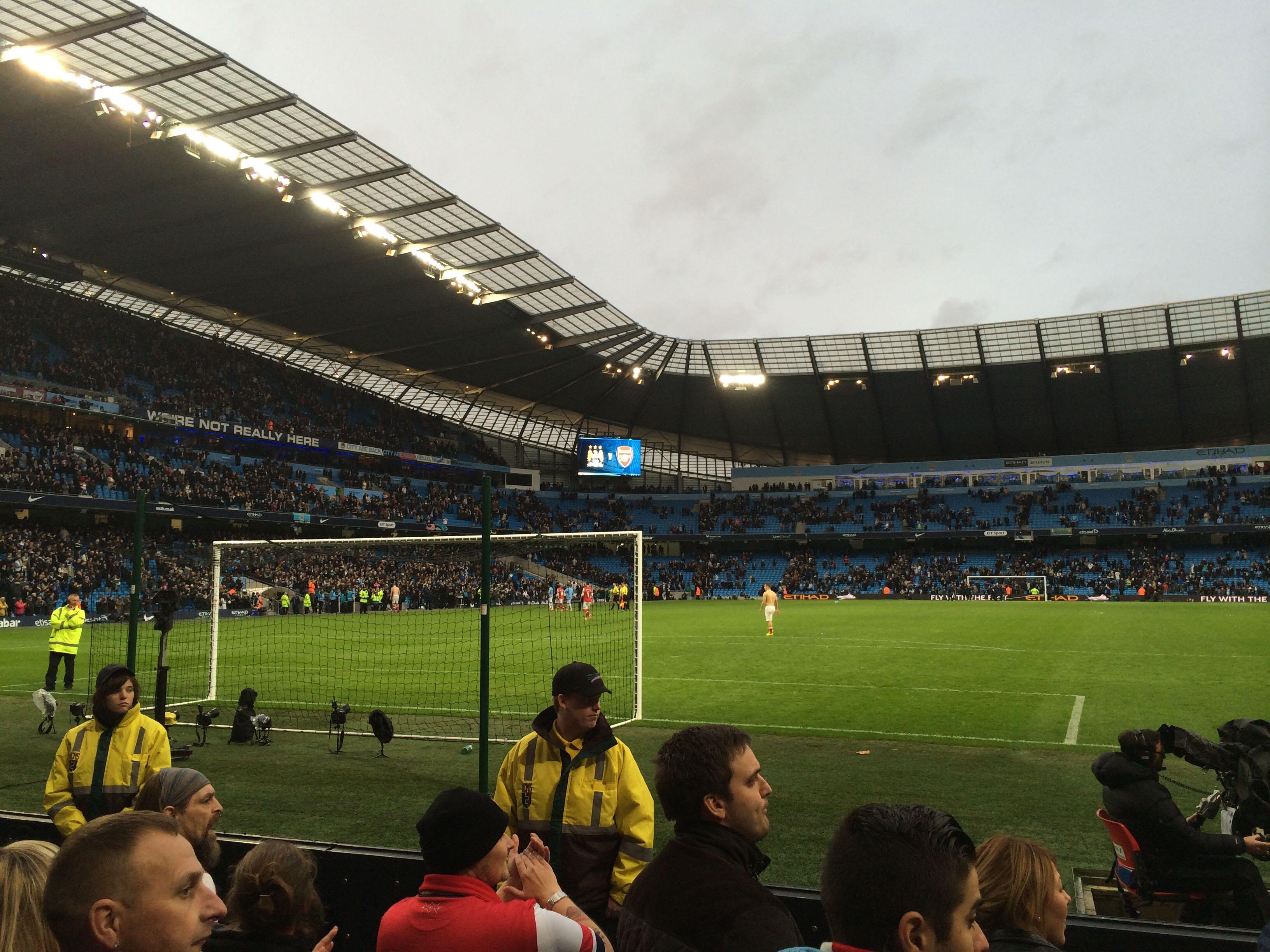 多列在门前 多列在门前